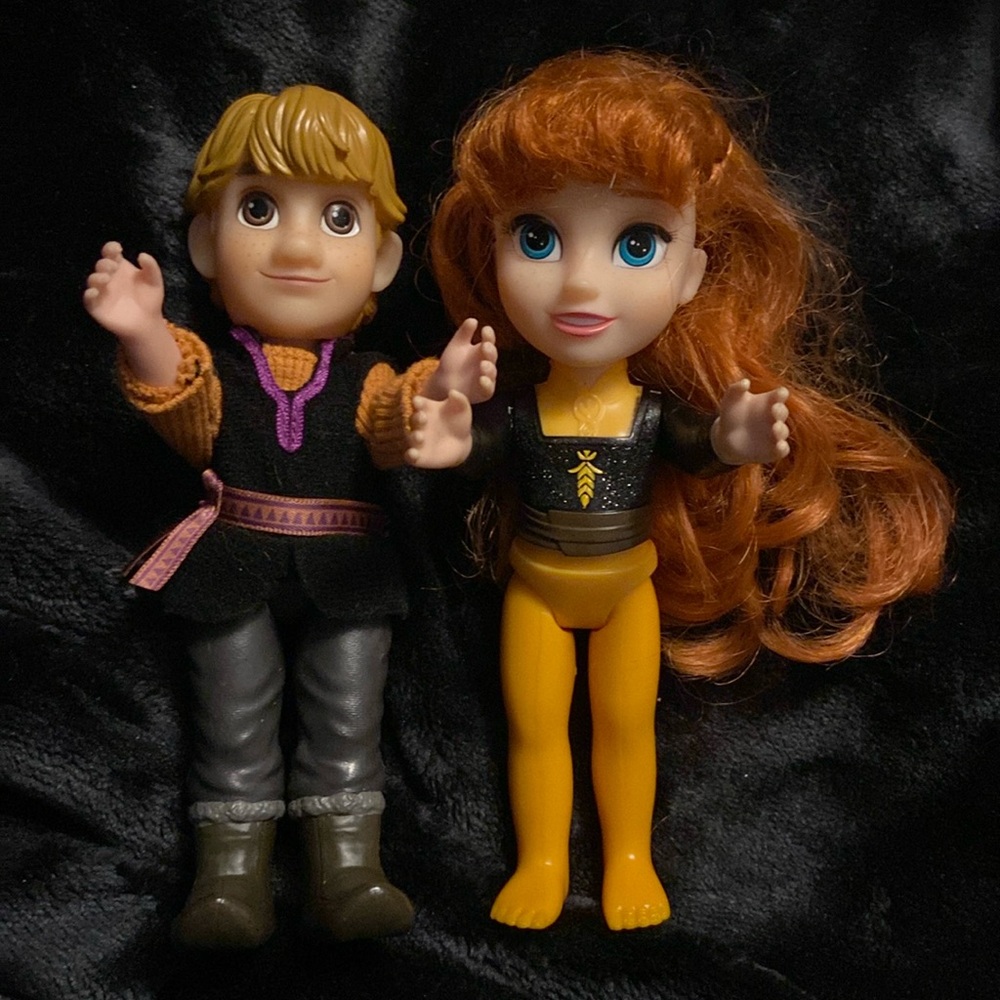 🍭Young Kristoff and Anna dolls from Frozen 2